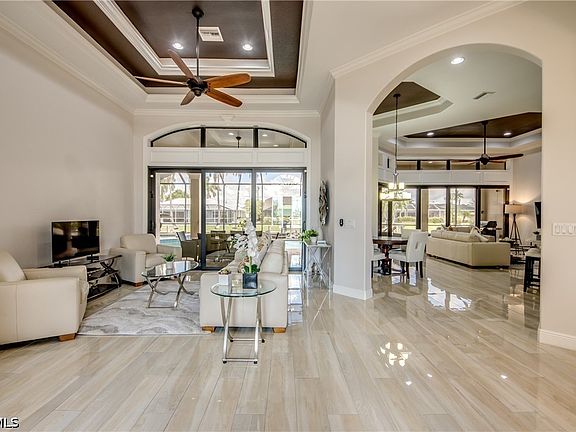 3rd image of 601 SW 40th Terrace Cpe