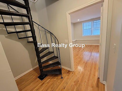 1st image of 6966 N Greenview Ave #1