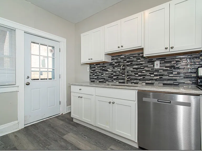 17001 Madison Ave — Photo 1