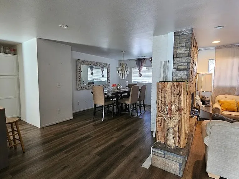 2107 Frontier Ave — Photo 3