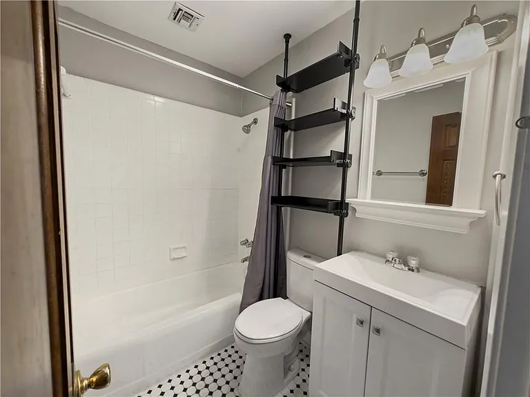 841 Royal St #2A — Photo 13