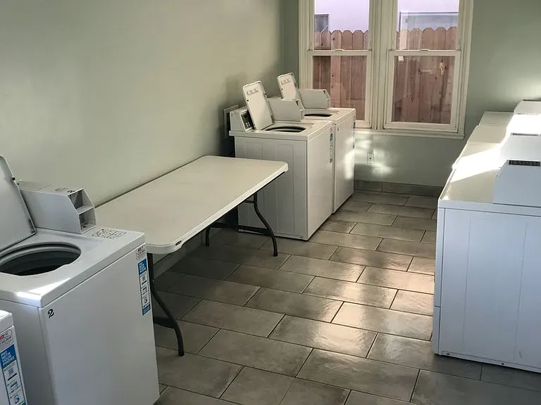 1131 W Duarte Rd — Photo 12