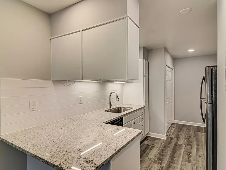 1518 Benjamin Pkwy #D — Photo 12