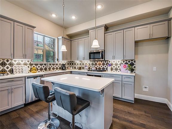 4th image of 2404 Morningside Dr