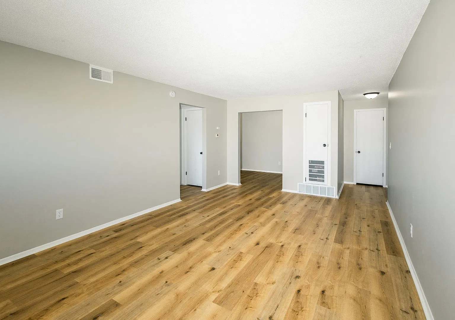 46th Street Apartments — Photo 3
