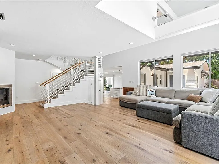 141 Giralda Blvd NE — Photo 27