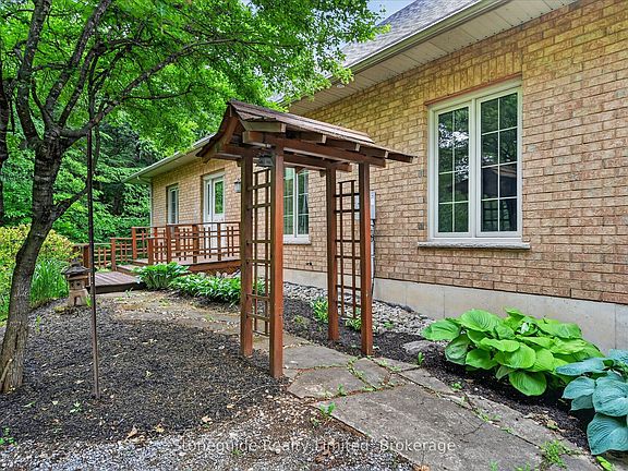 4th image of 761 Cedarhurst Dr