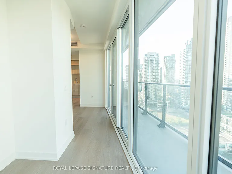 448 Burnhamthorpe Rd W #1807 — Photo 11