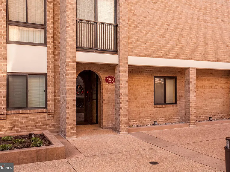 150 Monroe St #102 — Photo 2
