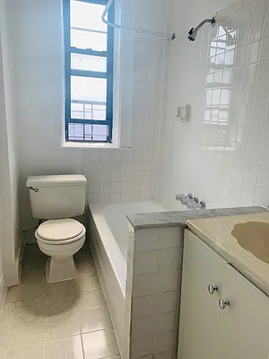 Rented by Arena Real Estate | media 4