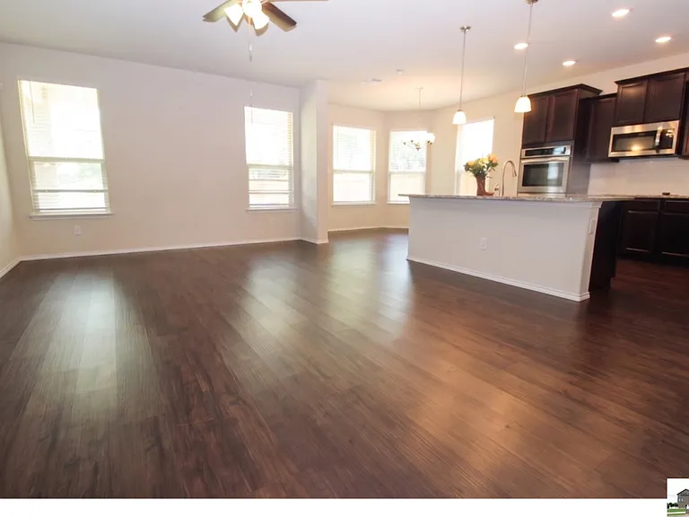 1202 Stonewall Rdg — Photo 2
