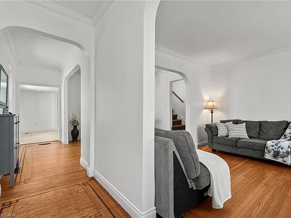 5th image of 192 Wood St E
