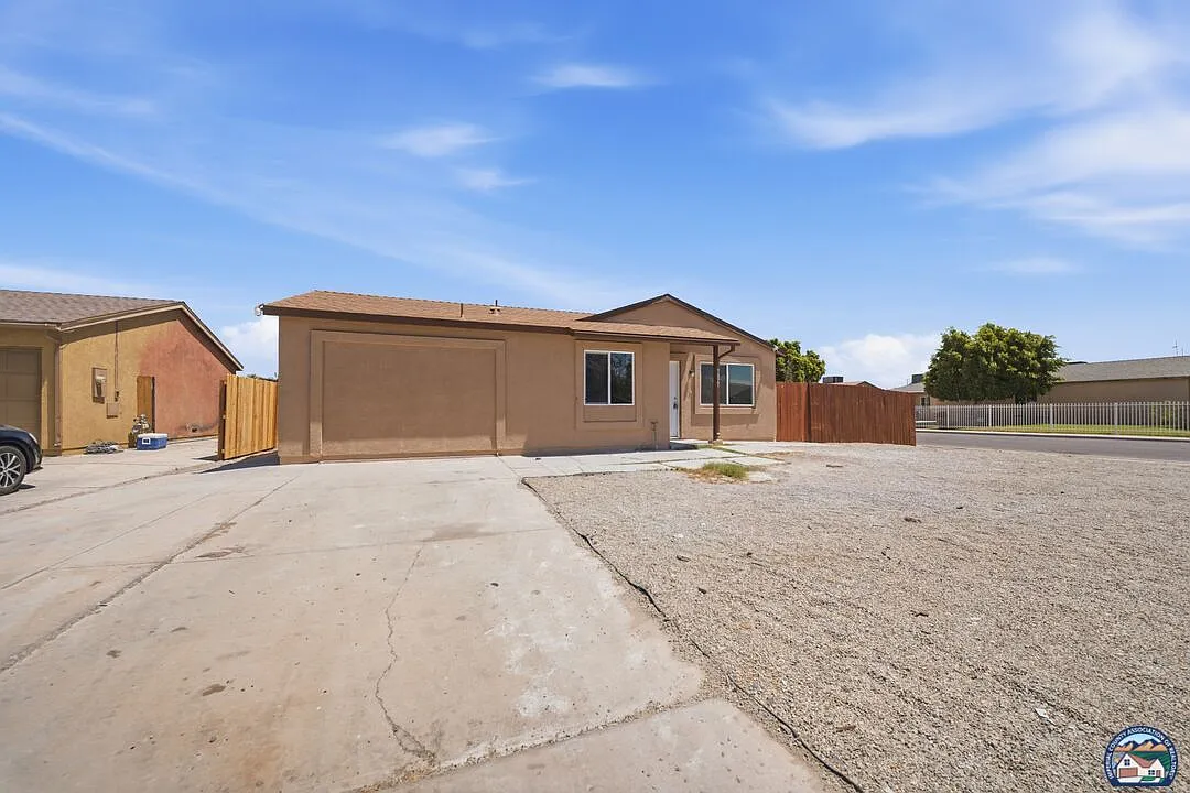 3 bed, 2.0 bath, 1000 sqft, $1,850 — Photo 1