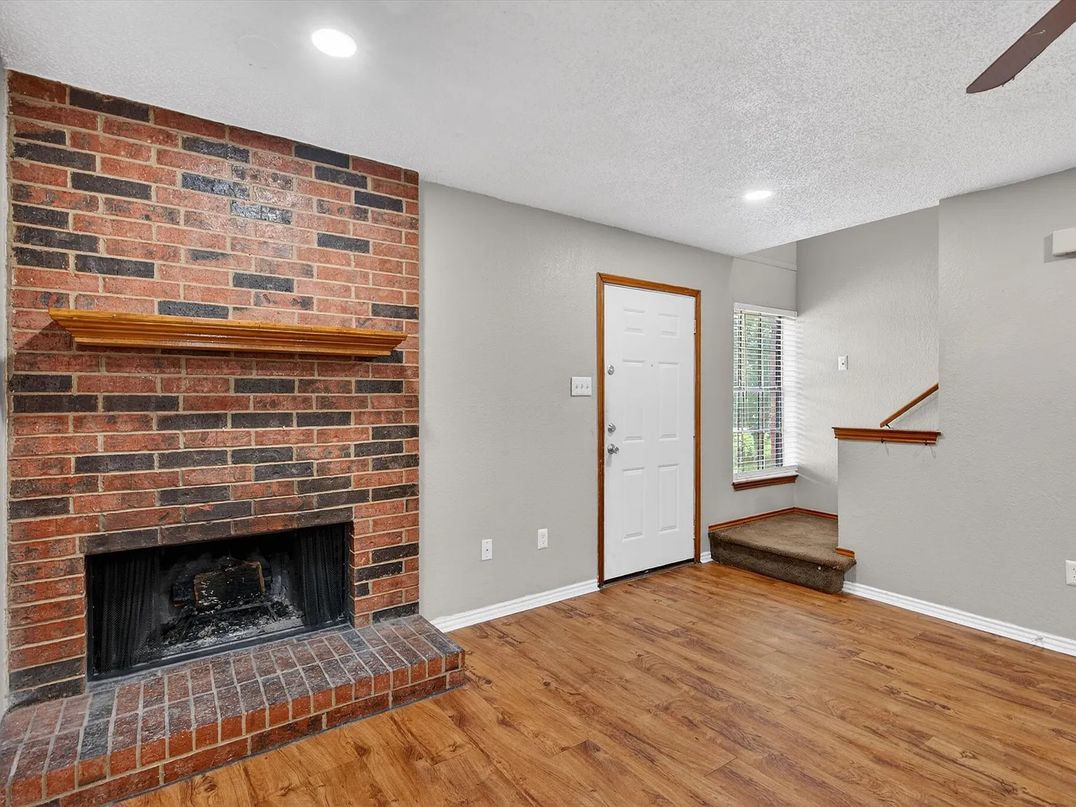 2 bed, 1.5 bath, 1044 sqft, $1,499 — Photo 3