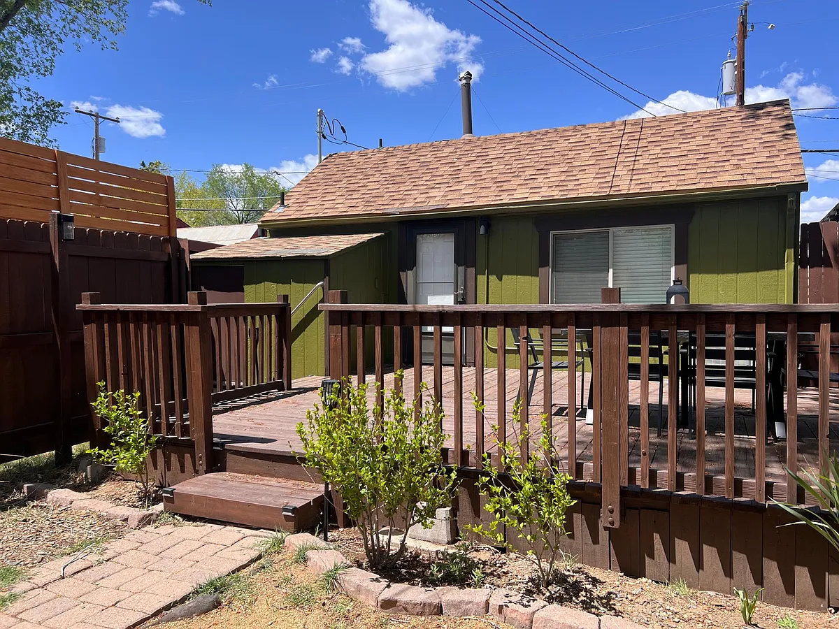 Photo 2 of 21 - 132 N Summit Ave - Prescott, AZ Front deck/yard - 132 N Summit Ave