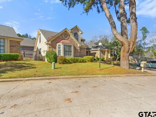 5745 Golden Oaks Dr, Tyler, TX 75703