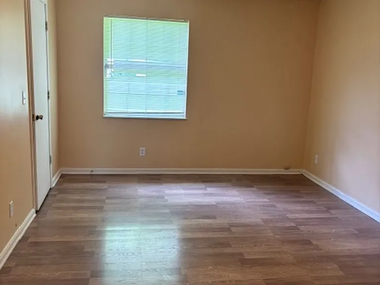 844 Washington Ave — Photo 6
