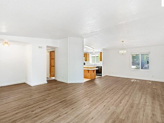 4th image of 122 E Walrose Loop