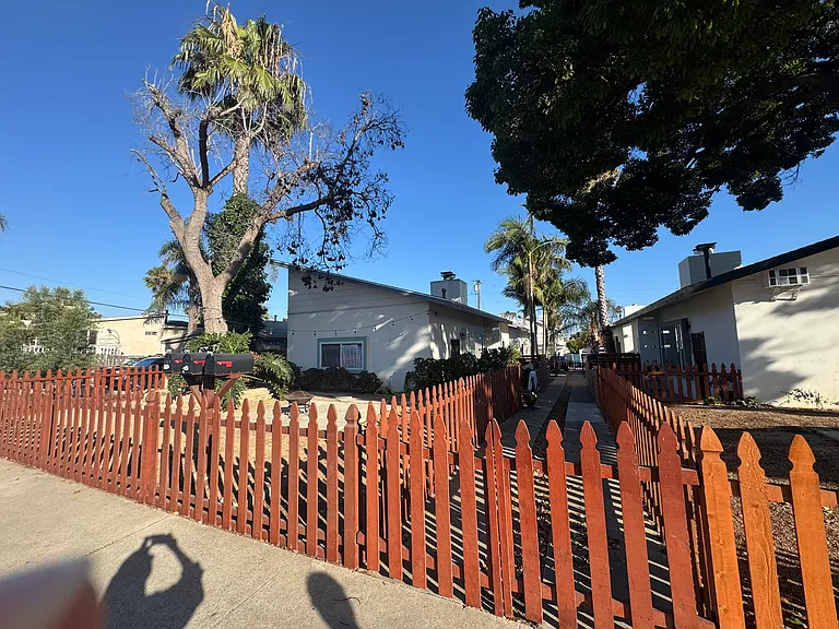 2061 Thomas Ave — Photo 1