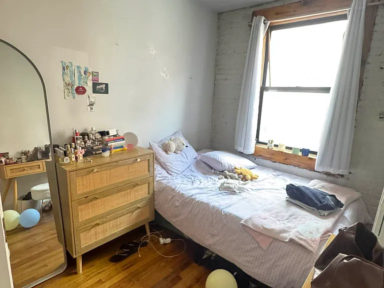 540 E 5th St #5 — Photo 8