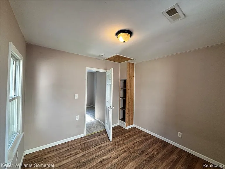 7275 Chalmers Ave — Photo 8