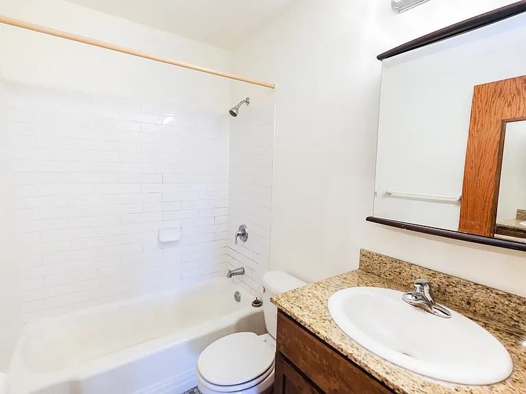 Emerson Apartments | 2537 — Photo 12