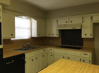 510 Pence Rd, Webster, TX 77598