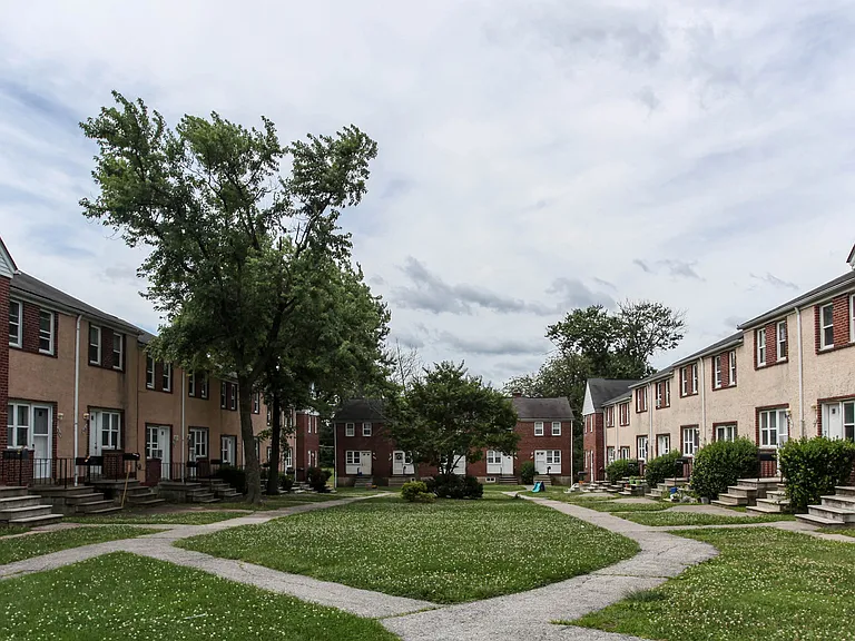 Westland Gardens Apartments and Townhouses — Photo 37