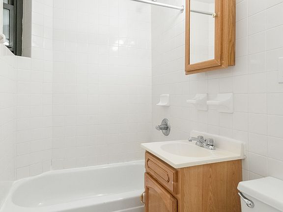 4th image of 318 E 89th St #2C1