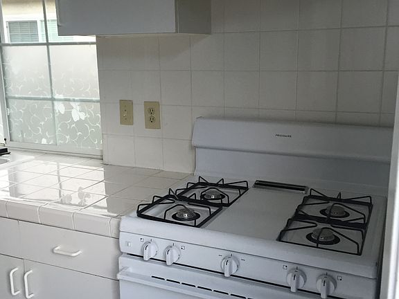 3rd image of 10 Del Prado Dr