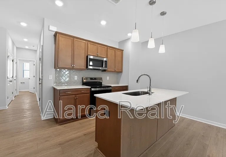 2962 Sloan Dr — Photo 5