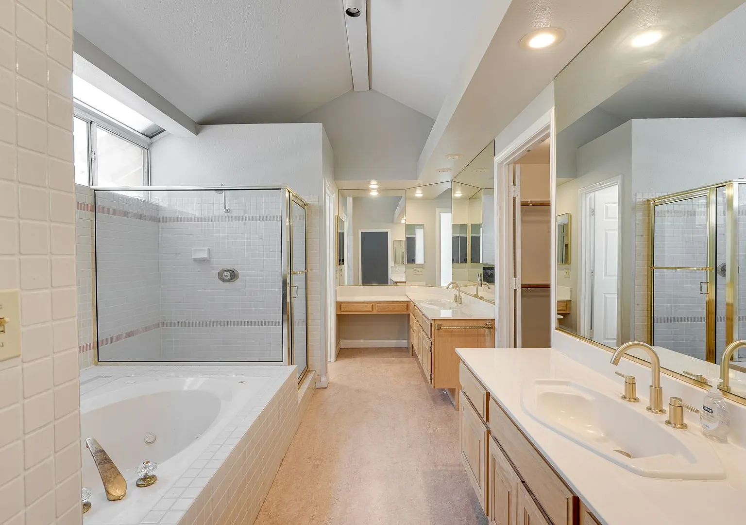 Luxury Meets Comfort in This Beautiful 4-Bedroom Retreat — Photo 4