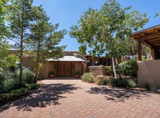 811 Los Lovatos Rd, Santa Fe, NM 87501