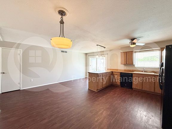 5th image of 407 E Harvard Dr