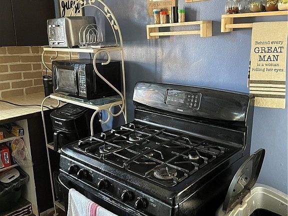 3rd image of 5105 E 114th St