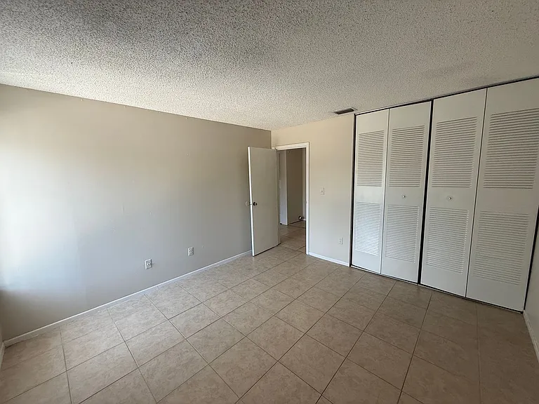 1001 Spring Meadow Dr — Photo 13