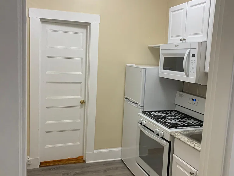 26 Linden Pl #B1 — Photo 4
