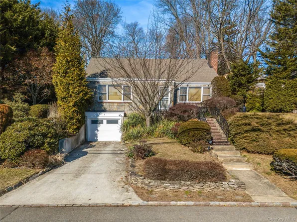 5 Hillside Avenue, Roslyn, NY 11576