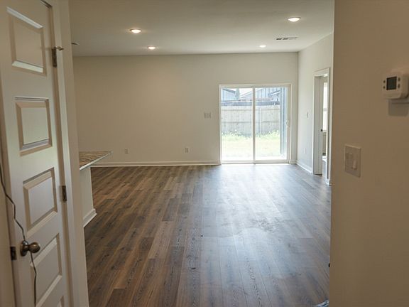 3rd image of 317 Whitestar Ln