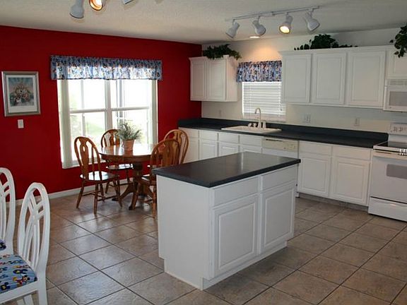 3rd image of 10825 Vineyard Ct