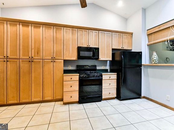 5th image of 755 Scott Cir