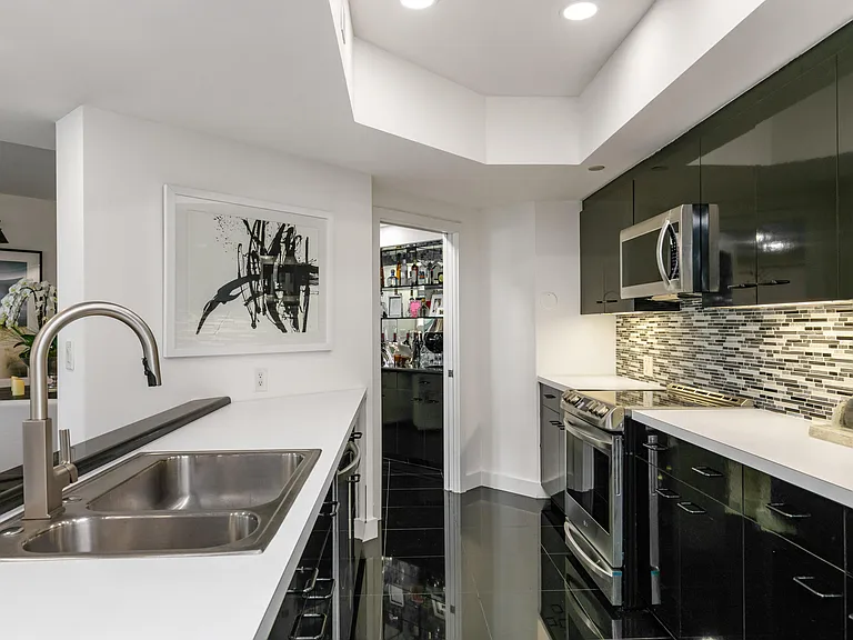 300 SE 5th Ave #6050 — Photo 13