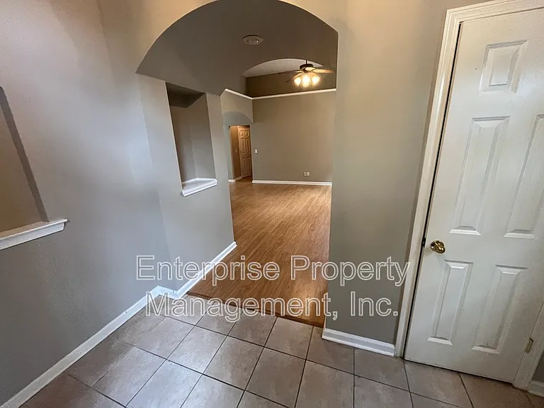 5236 Laurelhome Cv — Photo 3