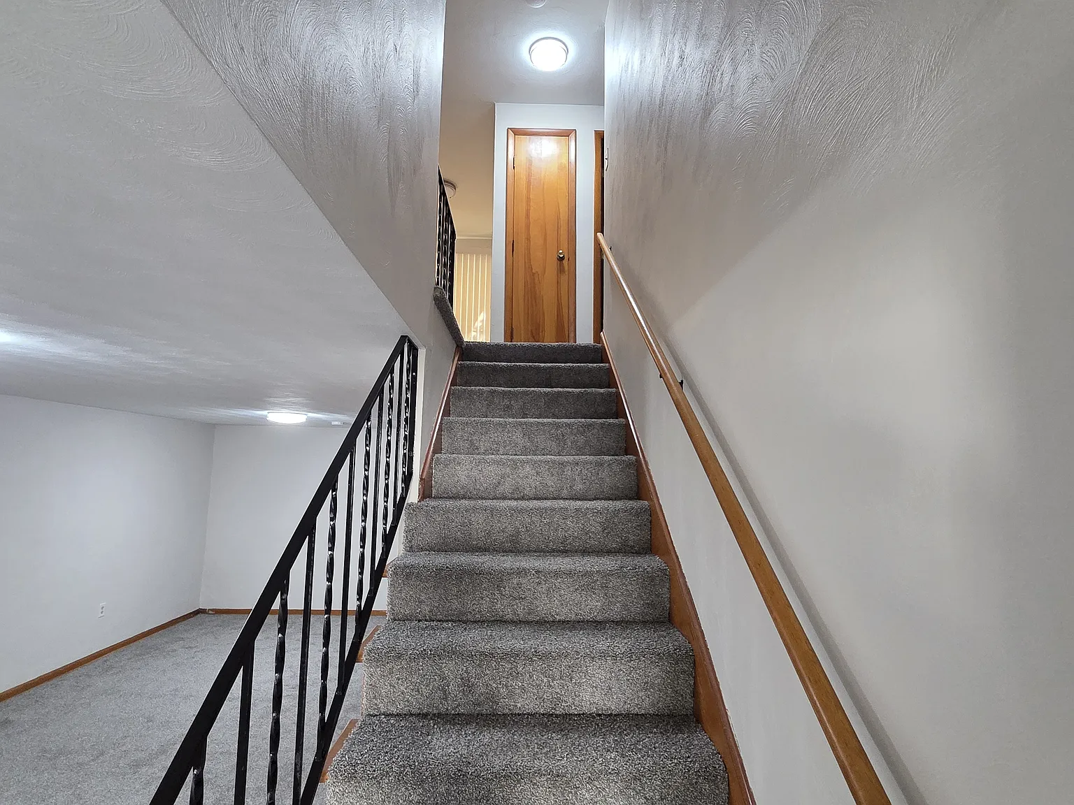 2 bed, 1.5 bath, 1557 sqft, $1,300 — Photo 4