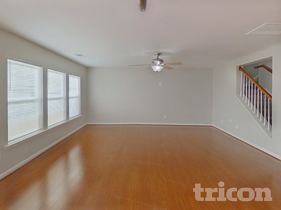 2nd image of 11019 Kinnairds St