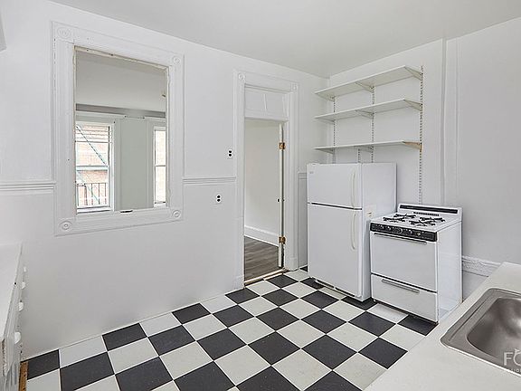 4th image of 8 Bethune St #15