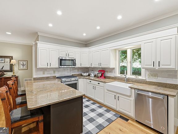 5th image of 160 Ridgepole Dr