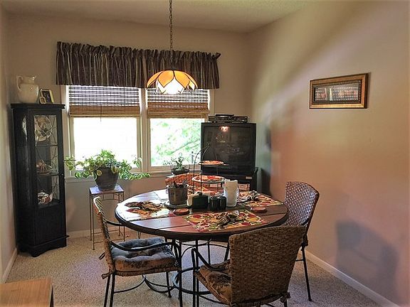 5th image of 315 Hillcrest Dr