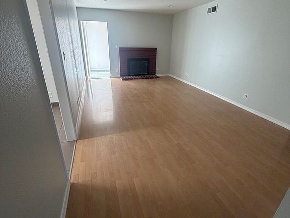 3rd image of 975 Granada Way