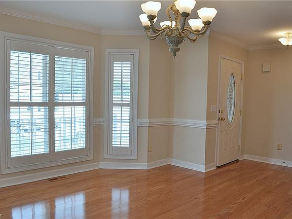 4th image of 604 Pebble Dr